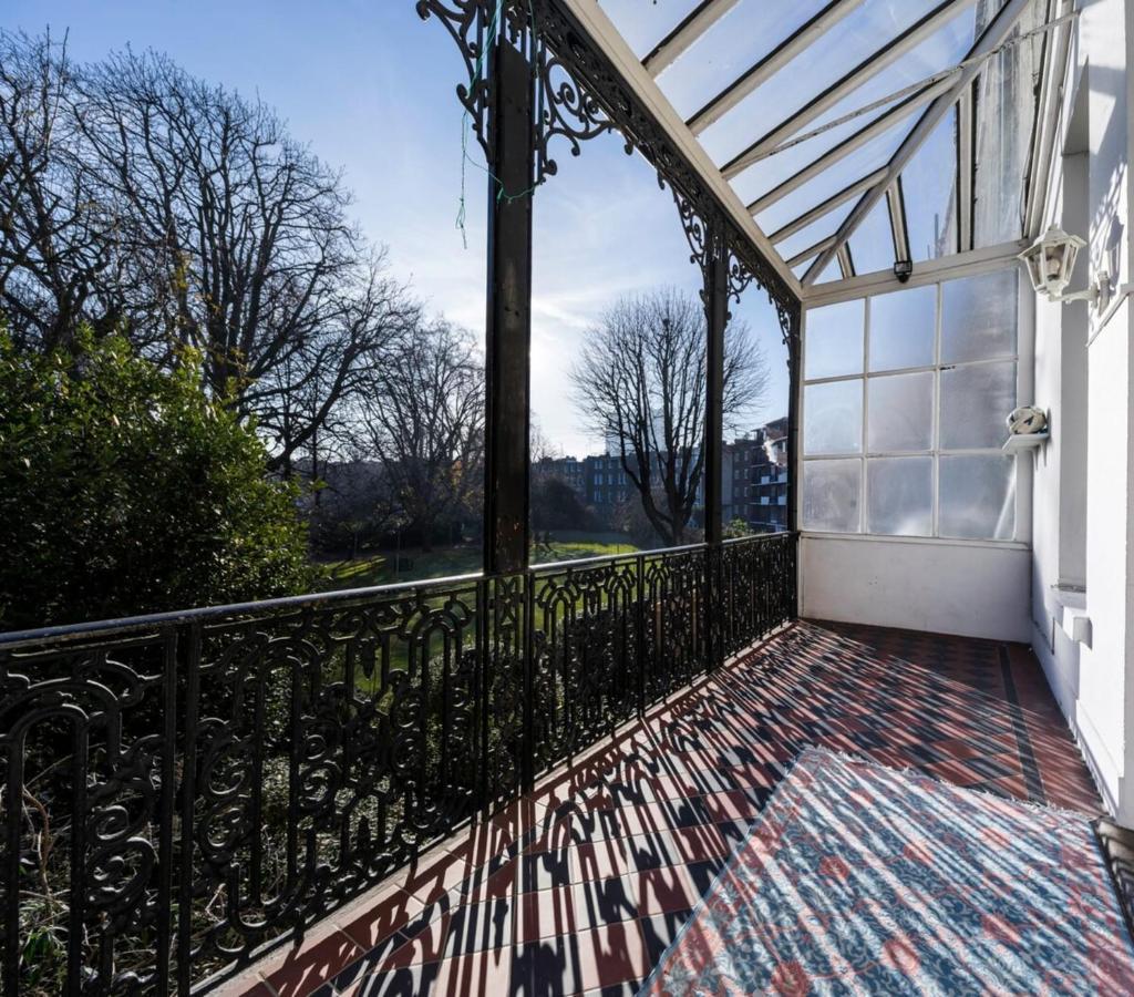 Elegant Earl'S Court 2 Bedroom Flat Just 4 Minutes From Tube London Bagian luar foto