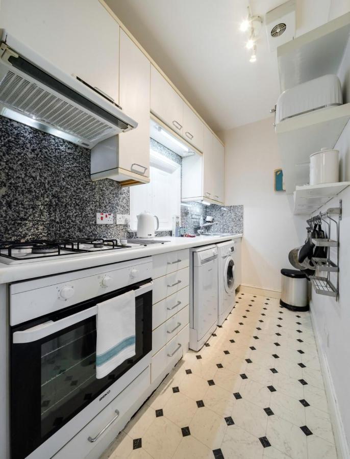 Elegant Earl'S Court 2 Bedroom Flat Just 4 Minutes From Tube London Bagian luar foto